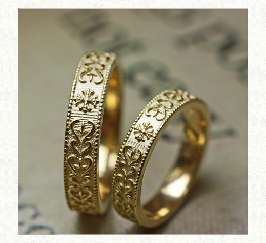 アート【模様】をゴールドの結婚指輪に浮柄デザインしたオーダー作品