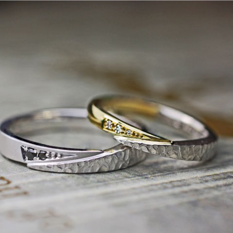 スネークデザインを個性的【2色コンビ】にした結婚指輪オーダー作品