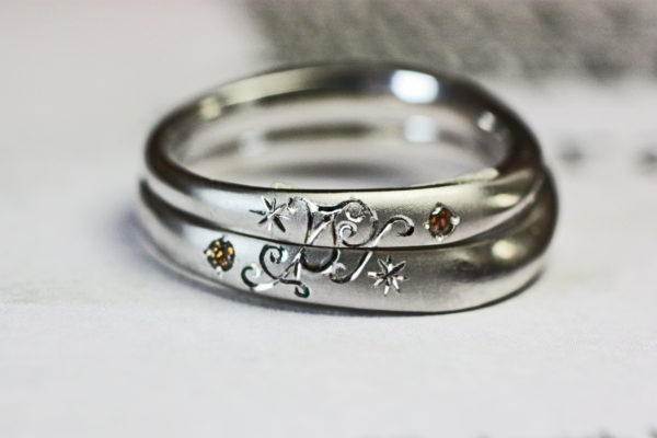 世界で一つのマークを作った結婚指輪