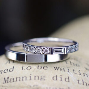 【長方形のダイヤ】をエタニティにデザインした結婚指輪オーダー作品