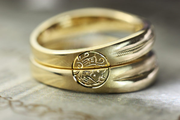結婚指輪二本を重ねて家紋をつくる指輪　２