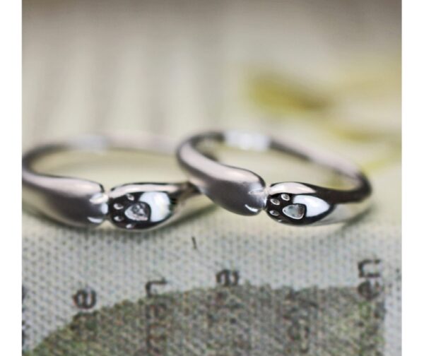 【ネコの手】がハグするデザインの結婚指輪オーダー作品
