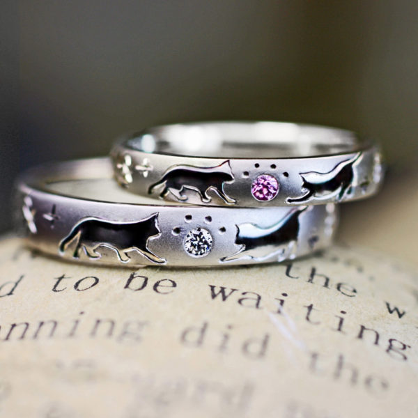 ピンクとホワイトの肉球のネコの結婚指輪オーダーメイド