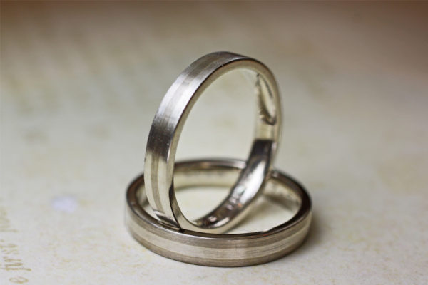白とグレーのモノトーンを結婚指輪をオーダーデザイン　