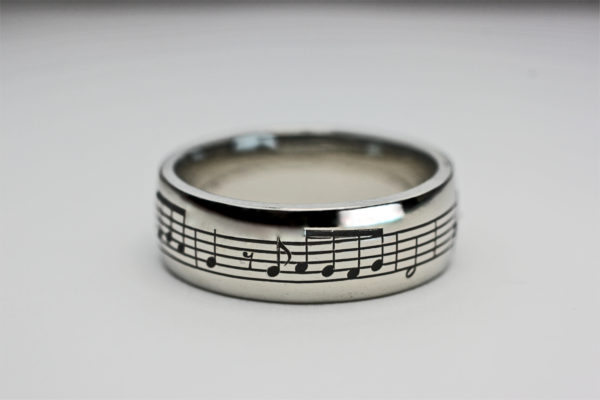 365日の紙飛行機の楽譜を入れた結婚指輪　4