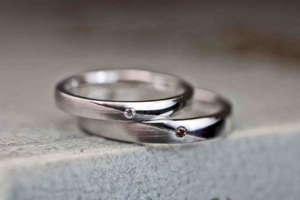 ホワイトダイヤとブラウンダイヤのオーダー結婚指輪