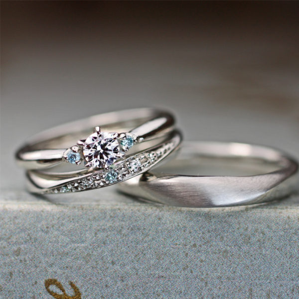 ３つブルーダイヤが美しい結婚指輪と婚約指輪のセットリングオーダー