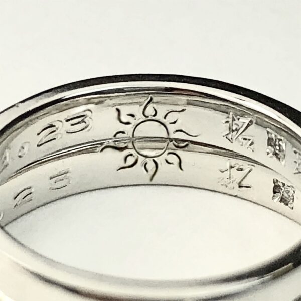 指輪の内側の太陽の柄デザイン