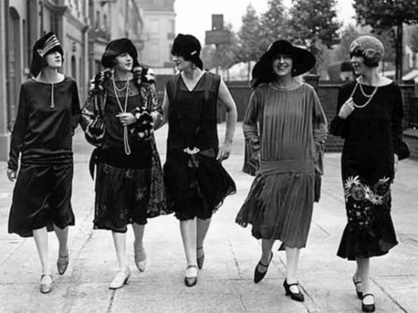 1920年代は、パリを中心に洗練されたファッション、 ジュエリーが花開いた時代でした。  