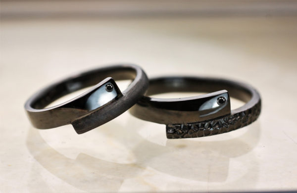ブラックゴールドとブラックダイヤで結婚指輪を個性的にオーダーする