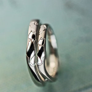 【ねこの結婚指輪】２本重ねてネコのシッポでハート模様を描いたオーダーメイド作品