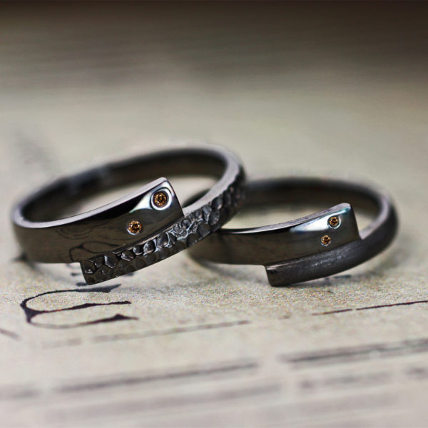 スネーク・ヘビの結婚指輪をブラックゴールドでオーダーした作品