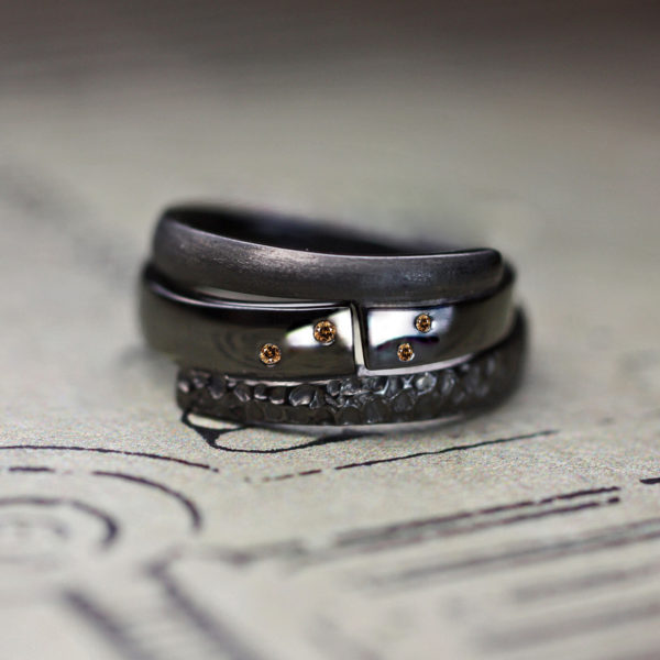 スネーク・ヘビの結婚指輪をブラックゴールドでオーダーした作品 | YO＆MARE | 千葉・柏の結婚指輪オーダー専門店ヨーアンドマーレ