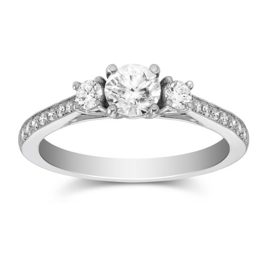 スリーストーンデザインの婚約指輪