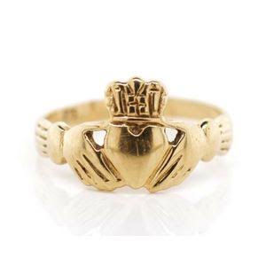 ケルト諸国で伝統的なクラダーリングの結婚指輪