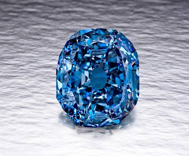 ブルーダイヤモンドで婚約指輪をオーダーメイドする為の質問7つ