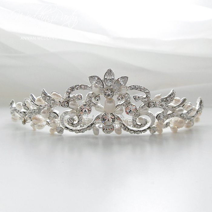 結婚指輪のデザインが百合モチーフのティアラになったデザインサンプル