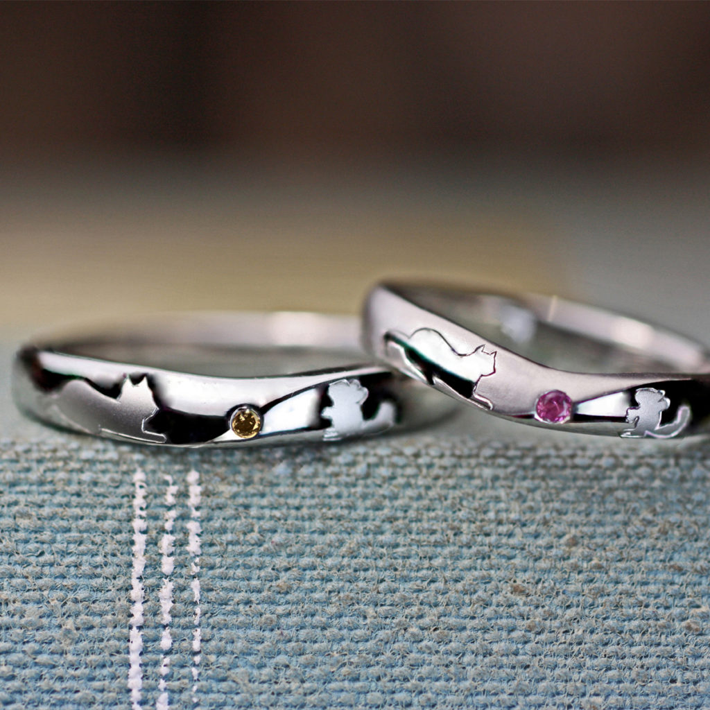 ネコとネズミが見つめ合う模様の結婚指輪オーダーメイド作品