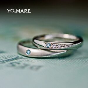 【結婚指輪にブルーダイヤ】を同じ場所にペアで留めたオーダーメイド作品