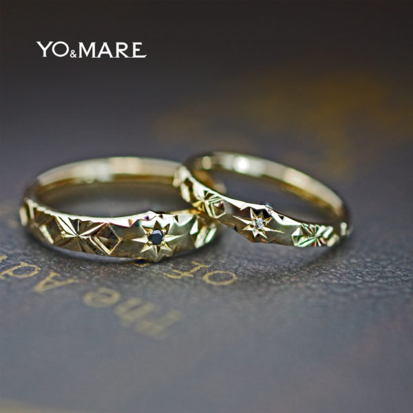 ゴールドのビンテージリングに幾何学模様を入れた結婚指輪オーダー作品