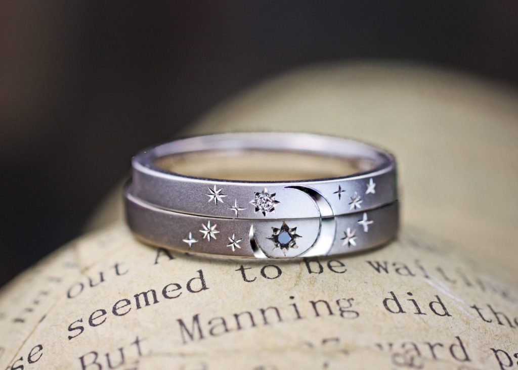 結婚指輪を重ねて月と星の柄を作ったオーダー作品