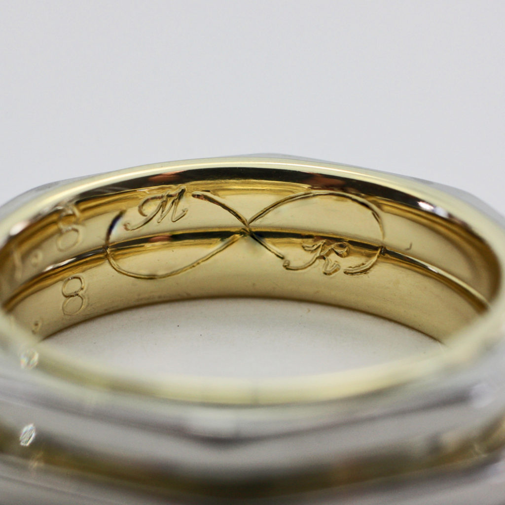 八角形の結婚指輪の内側にふたりのオリジナルマークを入れたオーダー作品