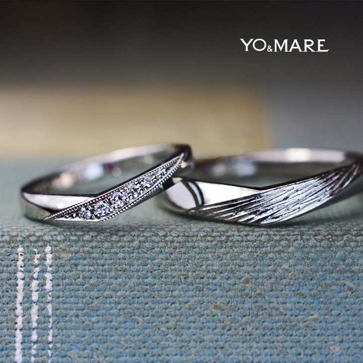ダイヤ＆テクスチャーをデザインしたVラインの結婚指輪オーダー作品