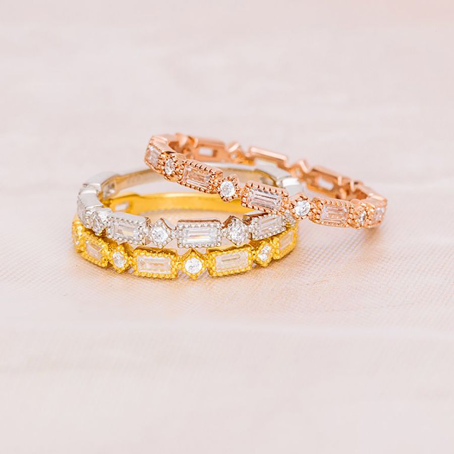 アプレジュエリー・バゲットダイヤのゴールド結婚指輪