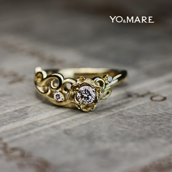 バラの婚約指輪をゴールドリングにデザインしたオーダーメイド作品