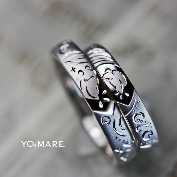 【カエルのカップルと蓮の模様】をデザインした結婚指輪オーダー作品