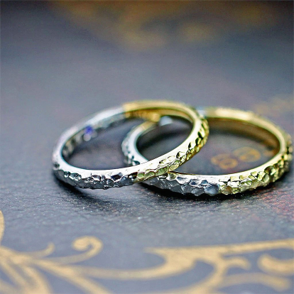 ゴールドとプラチナをハーフでつないだクロコ調の結婚指輪オーダー 
