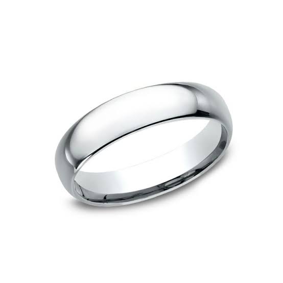 快適に指にフィットする結婚指輪は、指輪の内側を余分に金属を使用してドーム型に作られています。