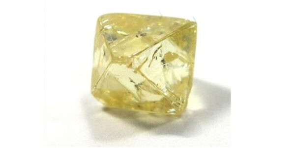 ビビットイエローカラーのダイヤモンド原石