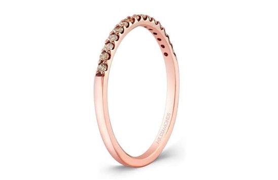 ピンクゴールドのリングにブラウンダイヤモンドを並べたエタニティデザインのリング