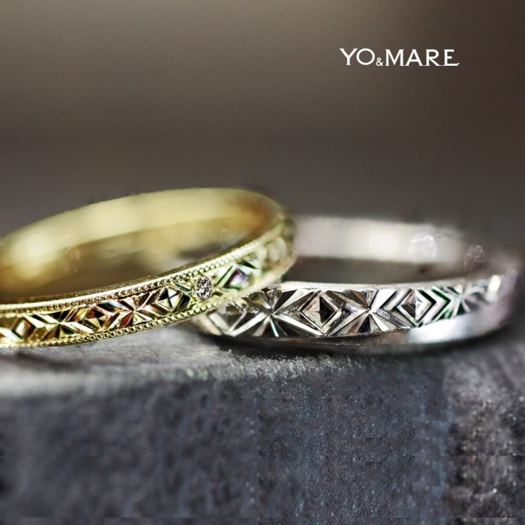 幾何学模様を幅2mmの結婚指輪に入れたゴールドのオーダーメイド作品