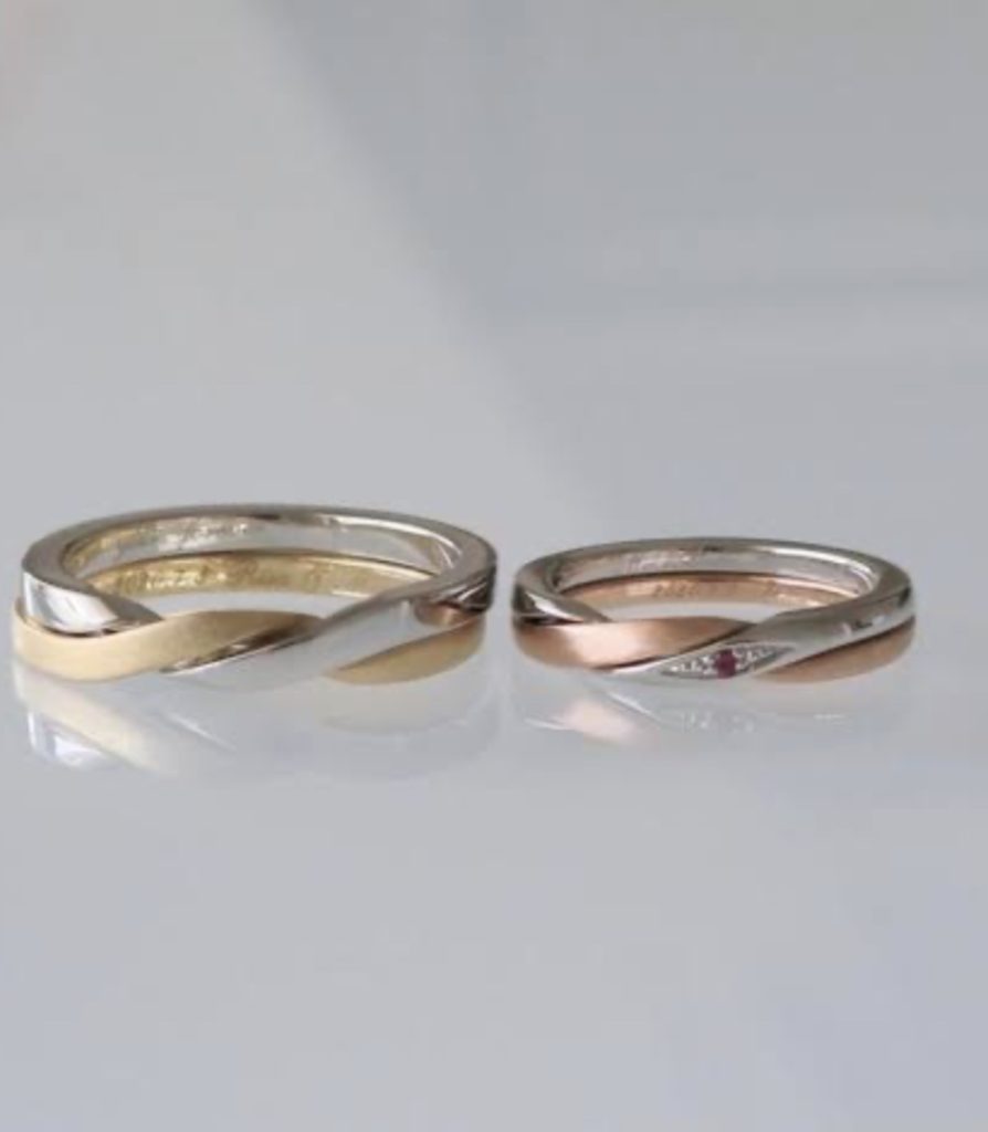 プラチナとゴールドのコンビカラー結婚指輪