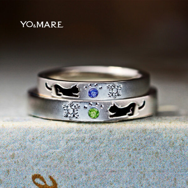 【ネコと結晶の模様】を誕生石の肉球で飾った結婚指輪オーダー作品