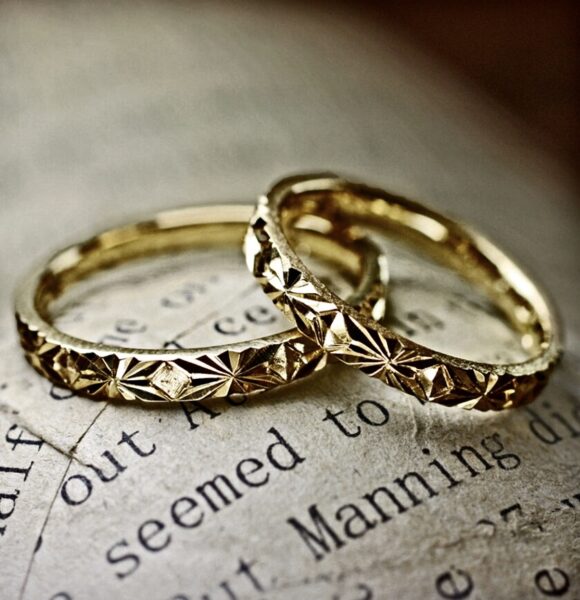 ゴールドとダイヤの結婚指輪をオーダーデザインする