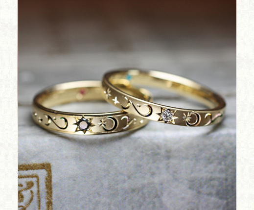 太陽と月をデザインしたゴールドの結婚指輪 オーダーメイド作品 ＞