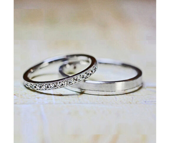 極細のリングにダイヤモンドを並べたマイクロエタニティの結婚指輪オーダー作品 