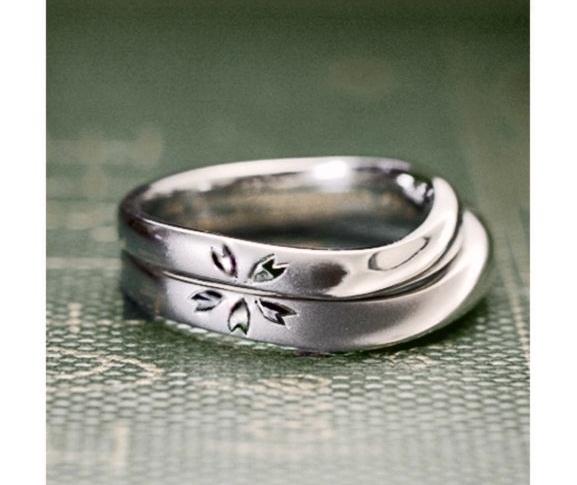 さくらの手彫り模様を結婚指輪を重ねてつくるオーダーメイド作品 ＞