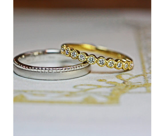 ゴールドにミルグレインのダイヤが並ぶ、エタニティのアンティーク結婚指輪 
