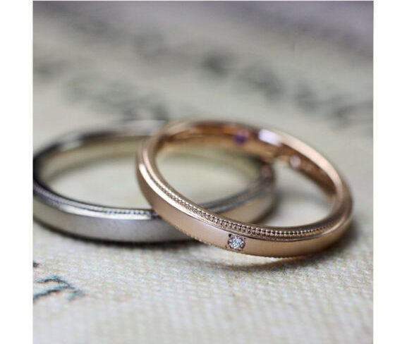 艶消しマットのピンクゴールドとミルグレインのアンティークな結婚指輪 