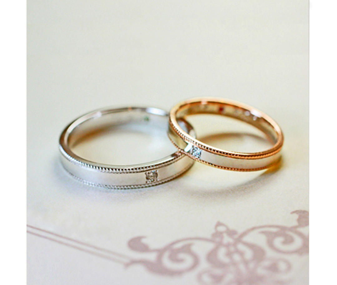 ミルグレインを入れたピンクとプラチナコンビのアンティーク結婚指輪