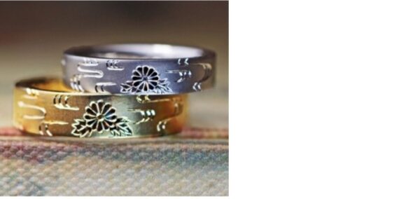 【鶴と菊の模様】を入れた手彫り和柄の結婚指輪オーダーメイド作品 ＞