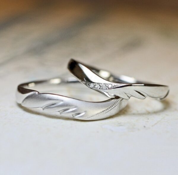 【片翼の結婚指輪】は2つでひとつ!