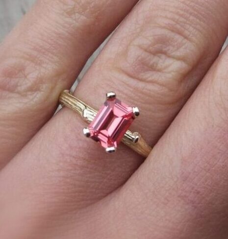 【宝石鑑定士を魅力する】美しいパパラチアを結婚指輪にオーダー