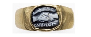 3世紀ローマのゴールド製結婚指輪・つないだ手 と一緒にはいる「 OMONOI 」は「 ハーモニ ー 」を意味しています。