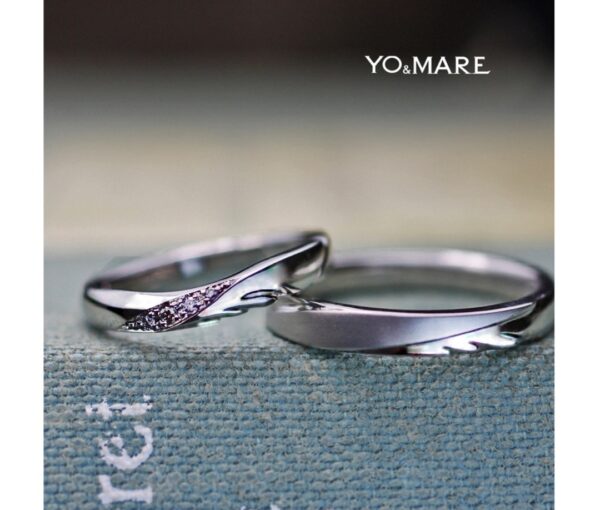 【羽の結婚指輪】を片翼のデザインでオーダーメイドしたプラチナ作品＞