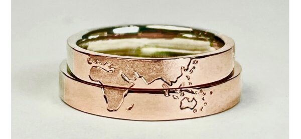 ピンクゴールドの世界地図を描いた結婚指輪オーダー作品 の詳細記事へ